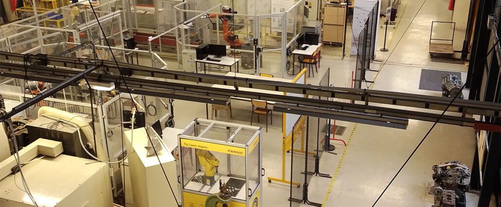 Photo de la Halle, entrepôt avec machines d'usines